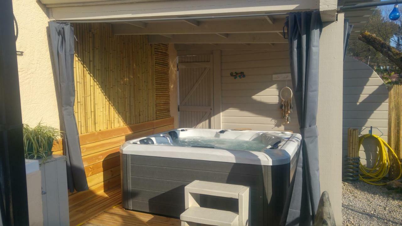 Gite Lapaz/Jacuzzi Prive/Piscine 드라기냥 외부 사진